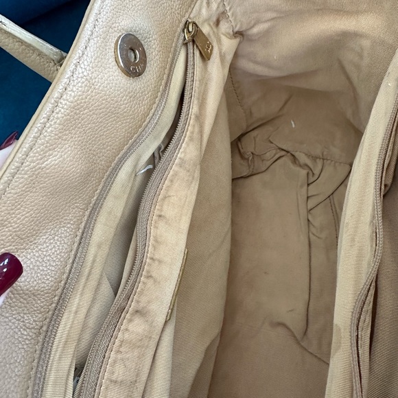 Rehabbed CHANEL Executive Tote - Picture 3 of 14